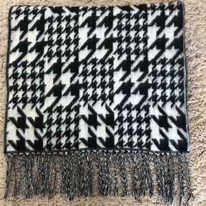 Black and White Houndstooth Scarf